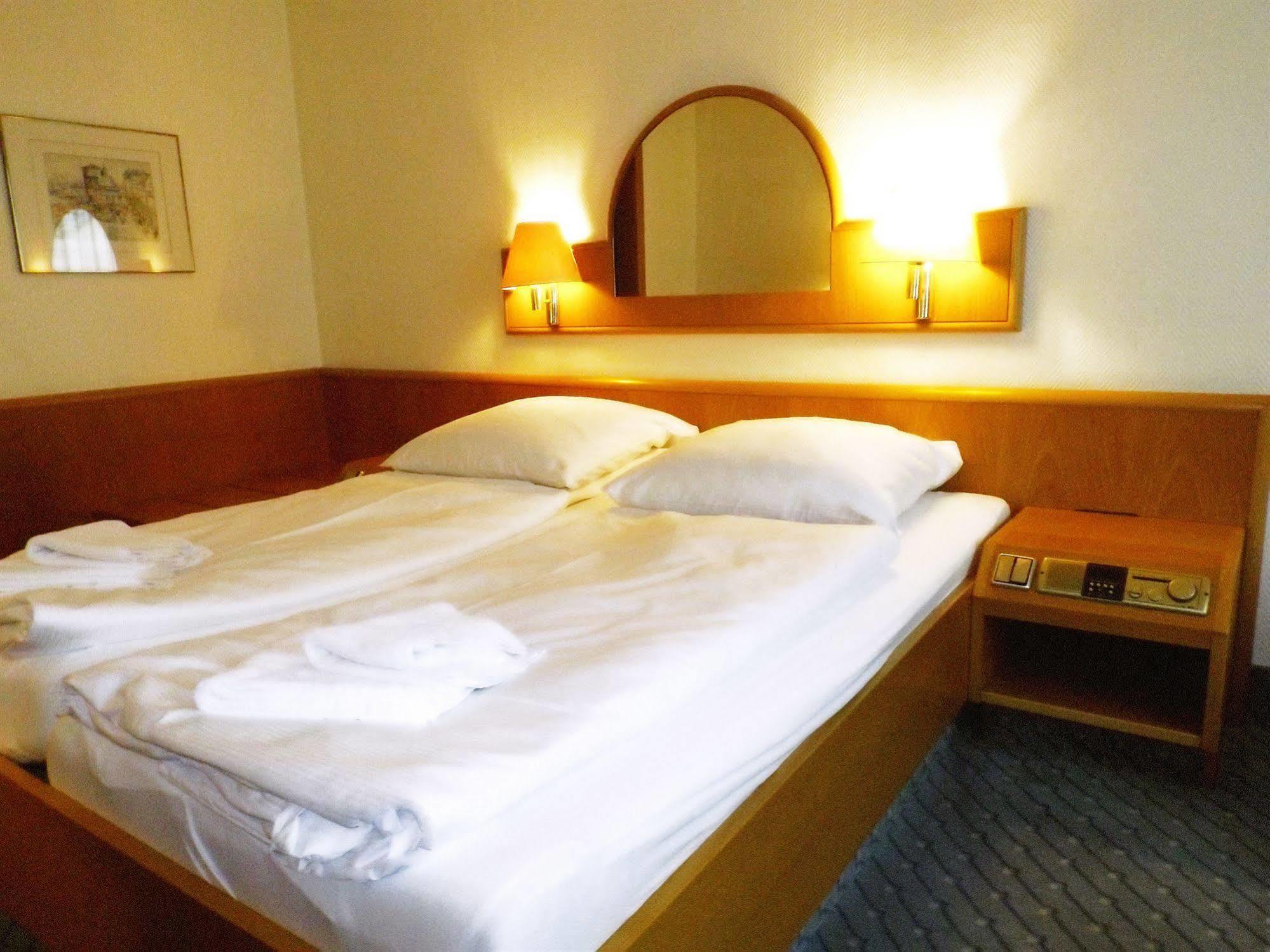 A1 Raststaette & Motel Hamburg-Stillhorn Bagian luar foto