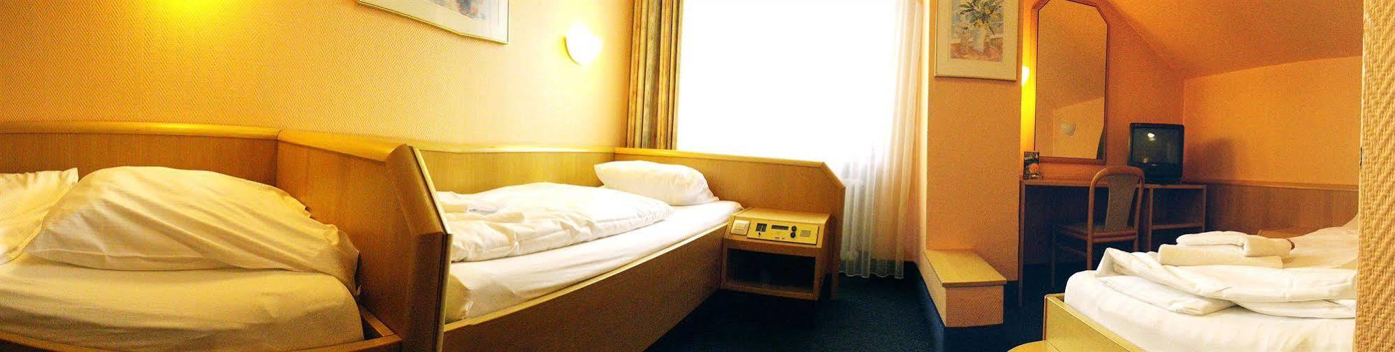 A1 Raststaette & Motel Hamburg-Stillhorn Bagian luar foto